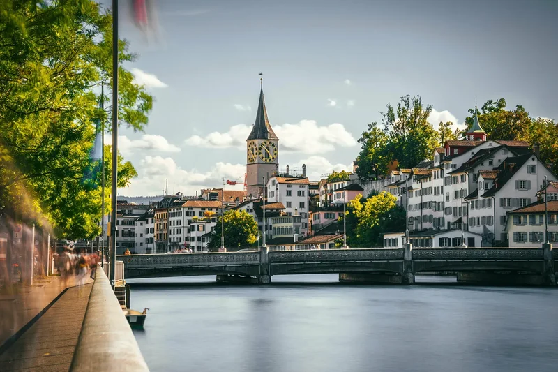 Helvetischebank zuerich limmat stpeter 1
